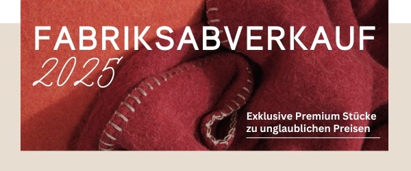 Ein Schriftzug vor dem Hintergrund einer Wolldecke in Nahaufnahme